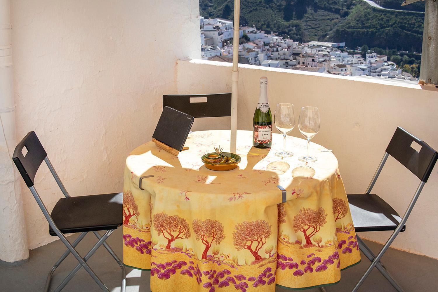 Casa Marlo, Spacious House In The Lively Centre Of Competa Exterior photo