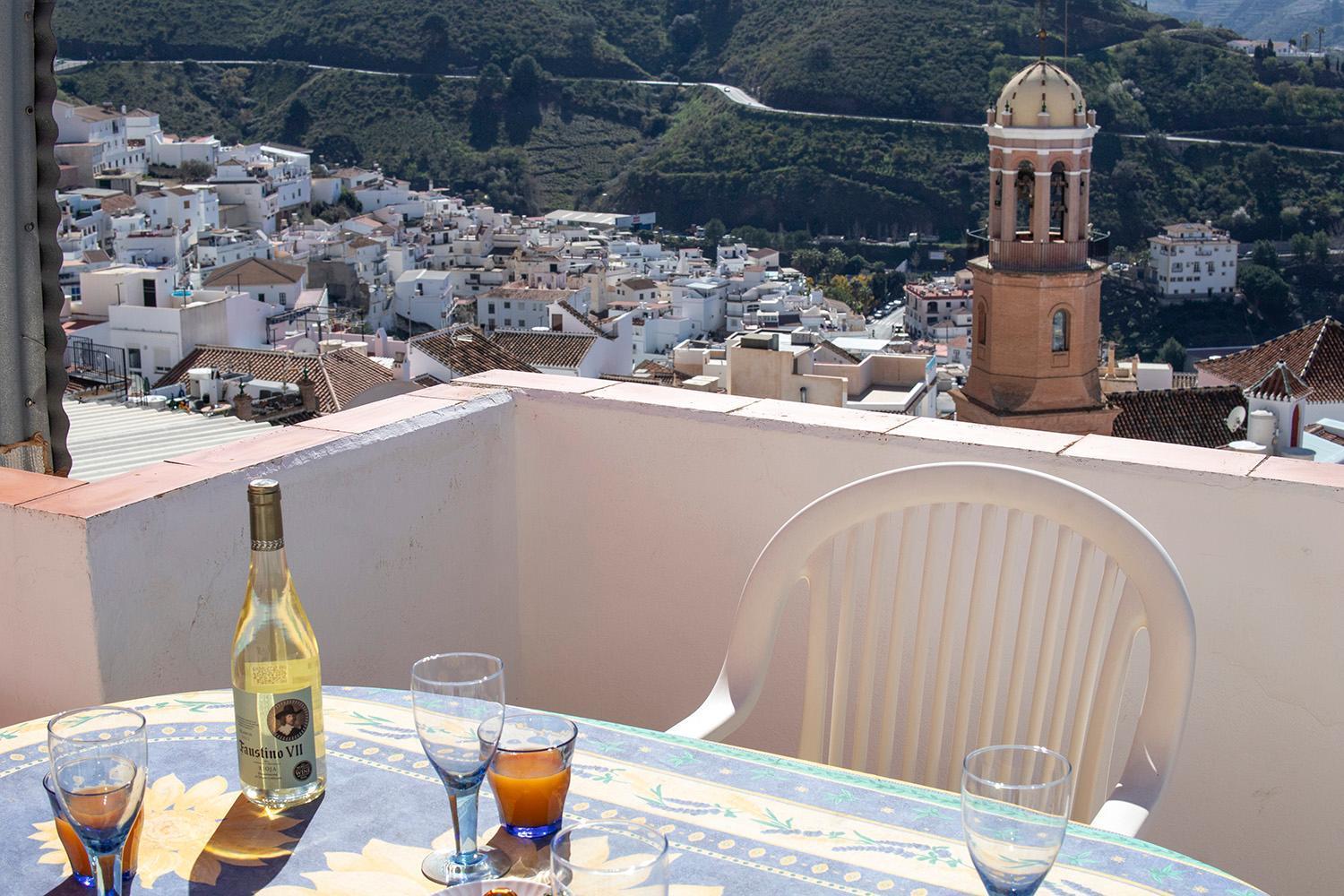 Casa Marlo, Spacious House In The Lively Centre Of Competa Exterior photo